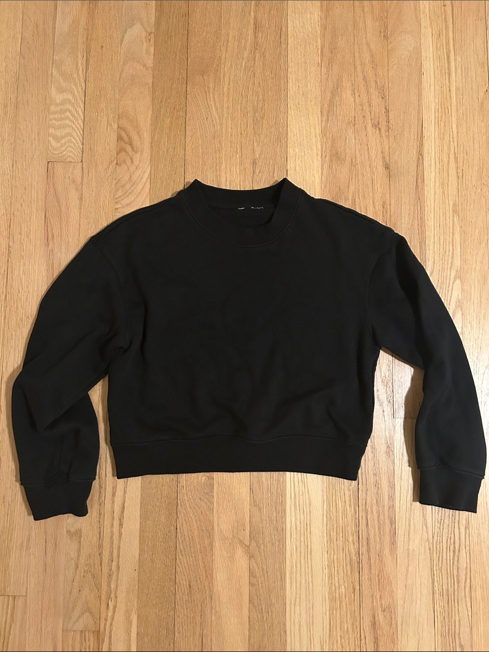 H&M Black Cropped Crewneck Sweatshirt